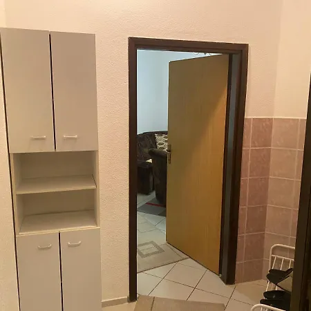 Apartment Lav