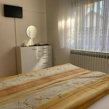 Apartment Lav