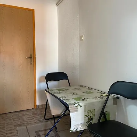 Apartment Lav